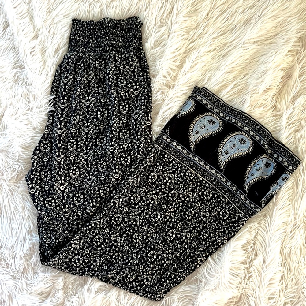 M American Eagle Outfitters Flowy Patterned Pants